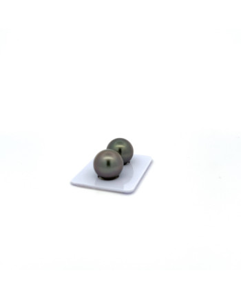12mm+ fine  grade Tahitian Black pearl, French Polynesia  
