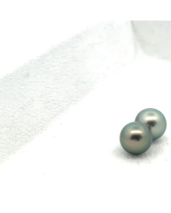 9mm+ gem  grade Tahitian Black pearl, French Polynesia  