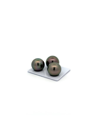15mm+ fine  grade Tahitian Black pearl, French Polynesia  