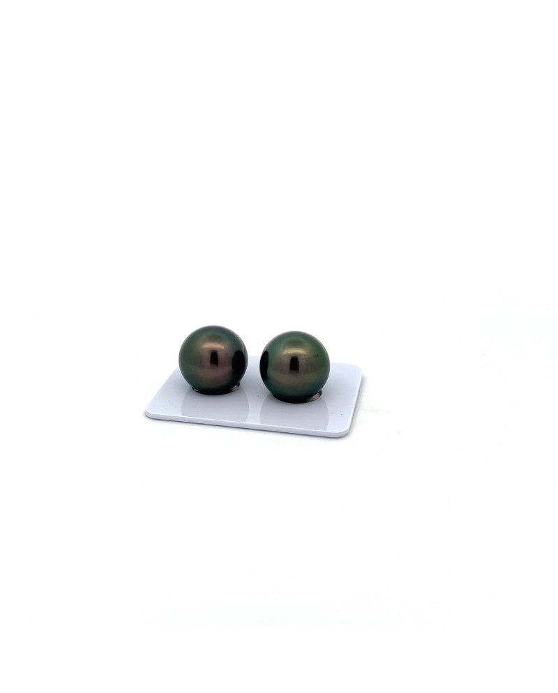 12mm+ fine  grade Tahitian Black pearl, French Polynesia  