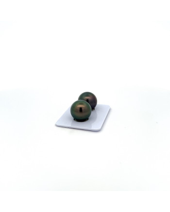 12mm+ fine  grade Tahitian Black pearl, French Polynesia  