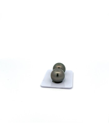 12mm+ fine  grade Tahitian Black pearl, French Polynesia  