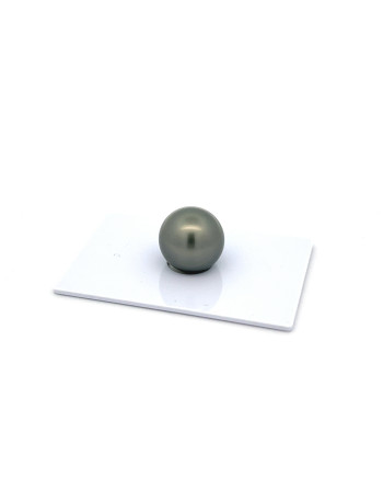 12mm+ fine  grade Tahitian Black Pearl, French Polynesia  