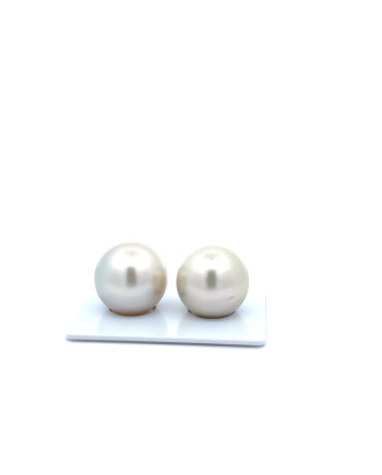 15mm+ jewel  grade Tahitian Black Pearl, French Polynesia  