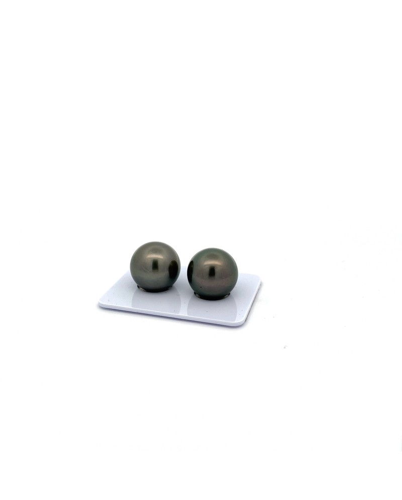 12mm+ fine  grade Tahitian Black pearl, French Polynesia  