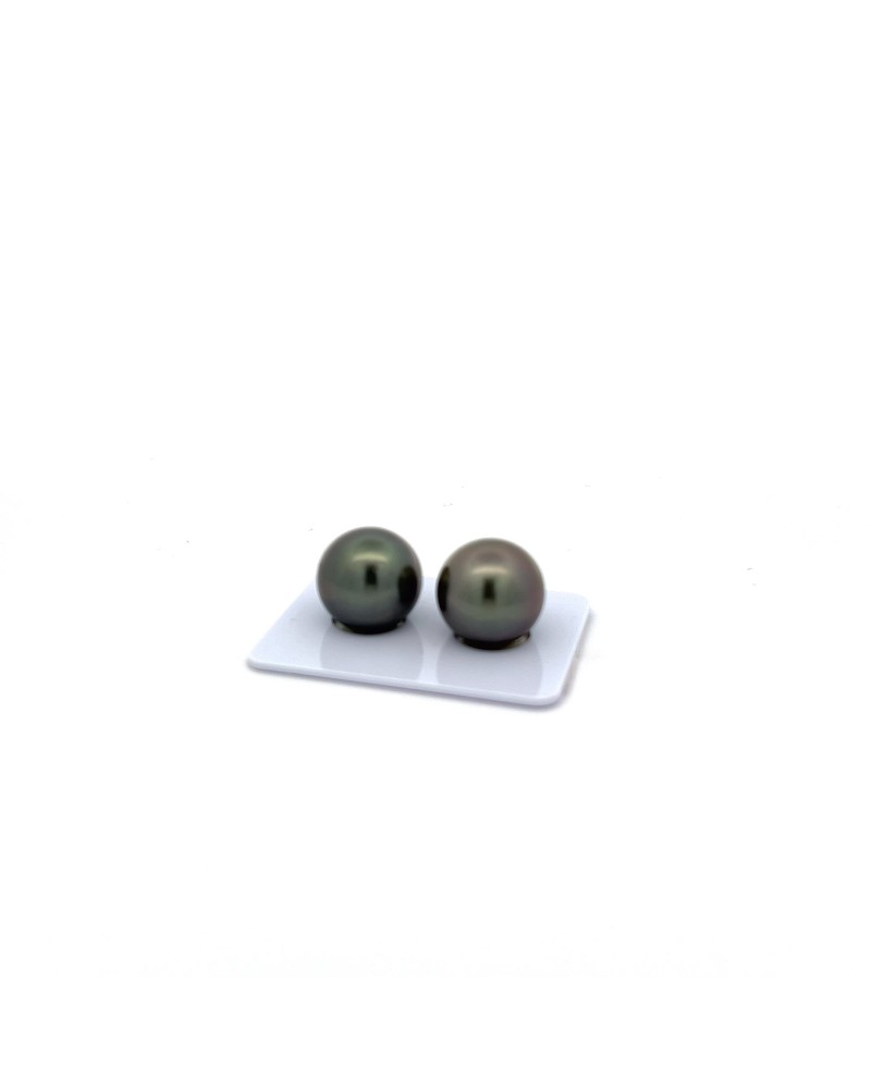 12mm+ fine  grade Tahitian Black pearl, French Polynesia  